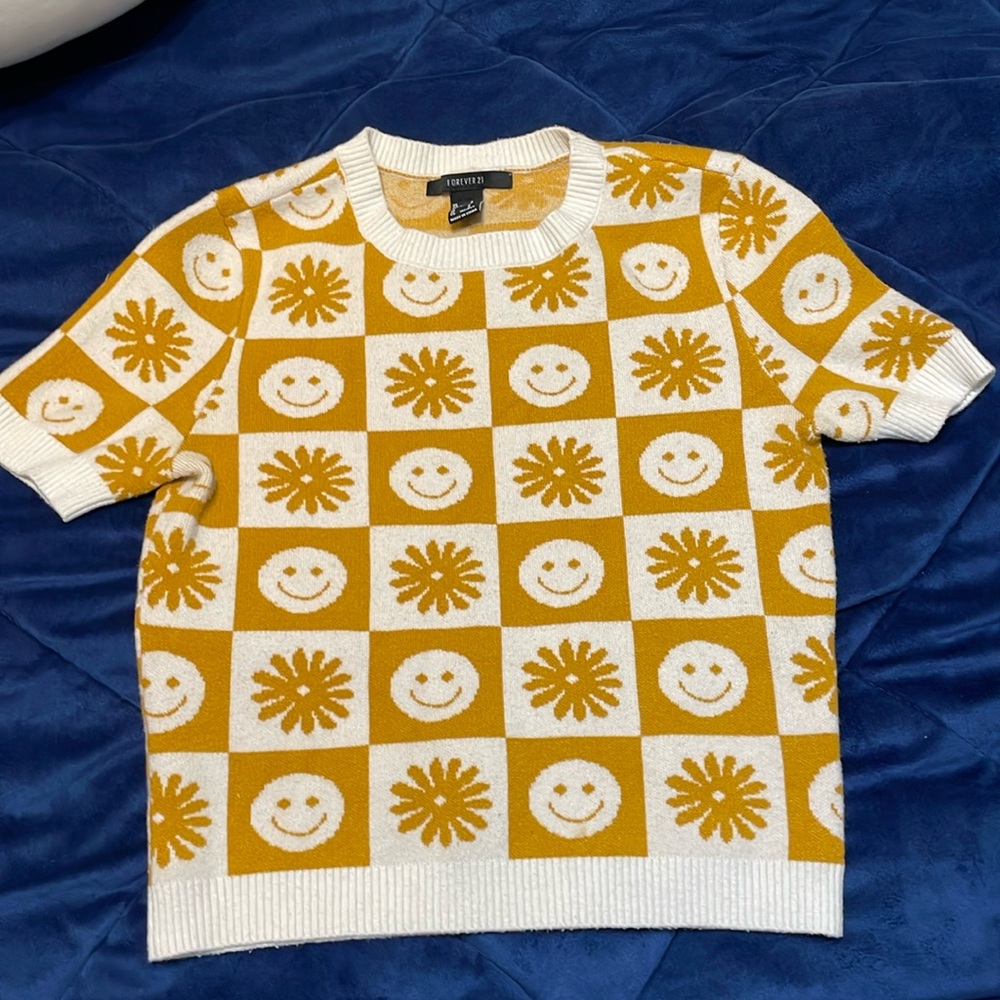FOREVER 21 SMILEY FACE SWEATER